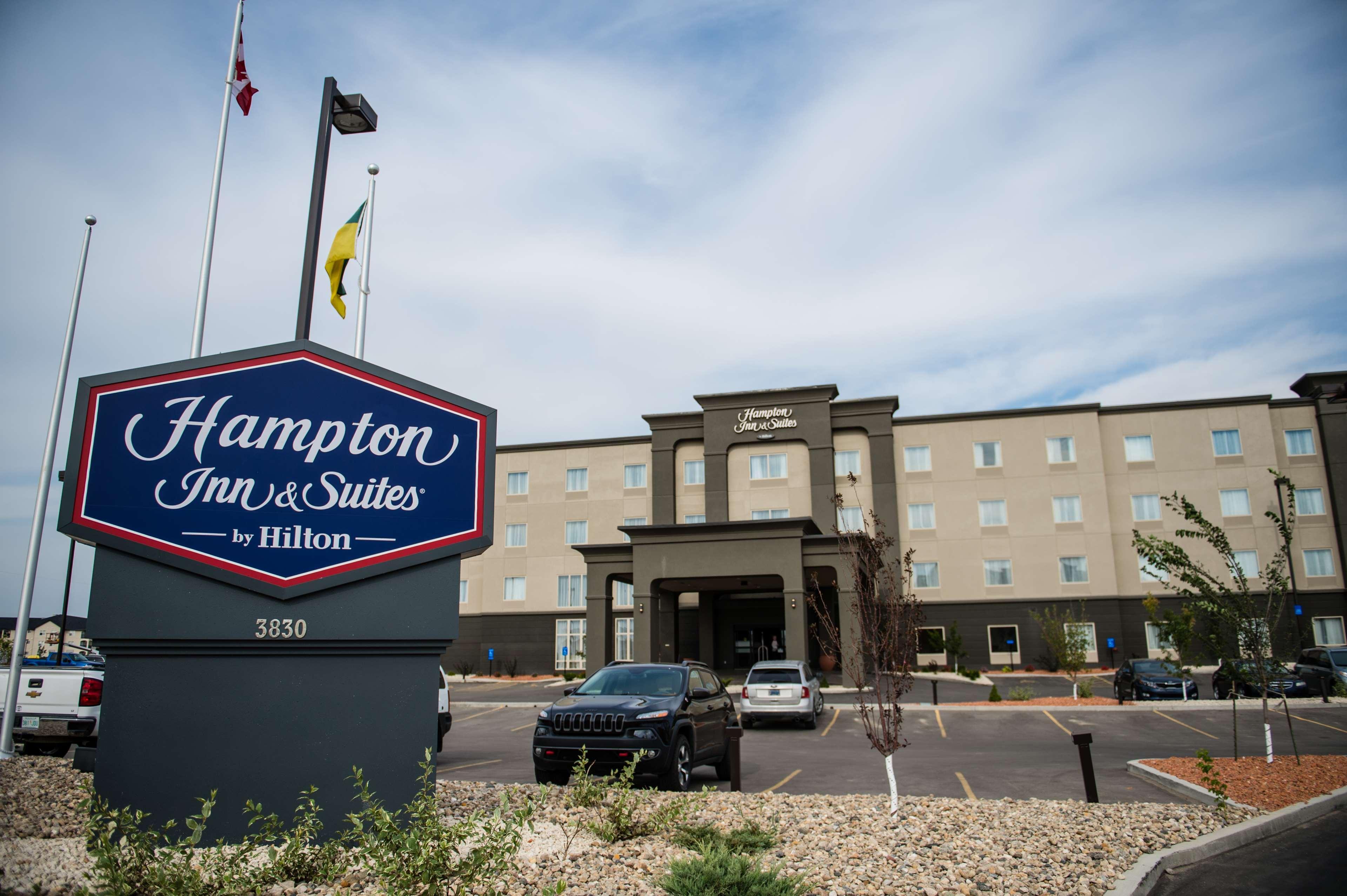 Hampton Inn & Suites East Gate Regina Exterior photo